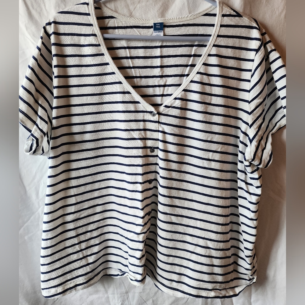 Old Navy Blue / white stripe button up shirt. Size XXL. BUNDLE AND SAVE